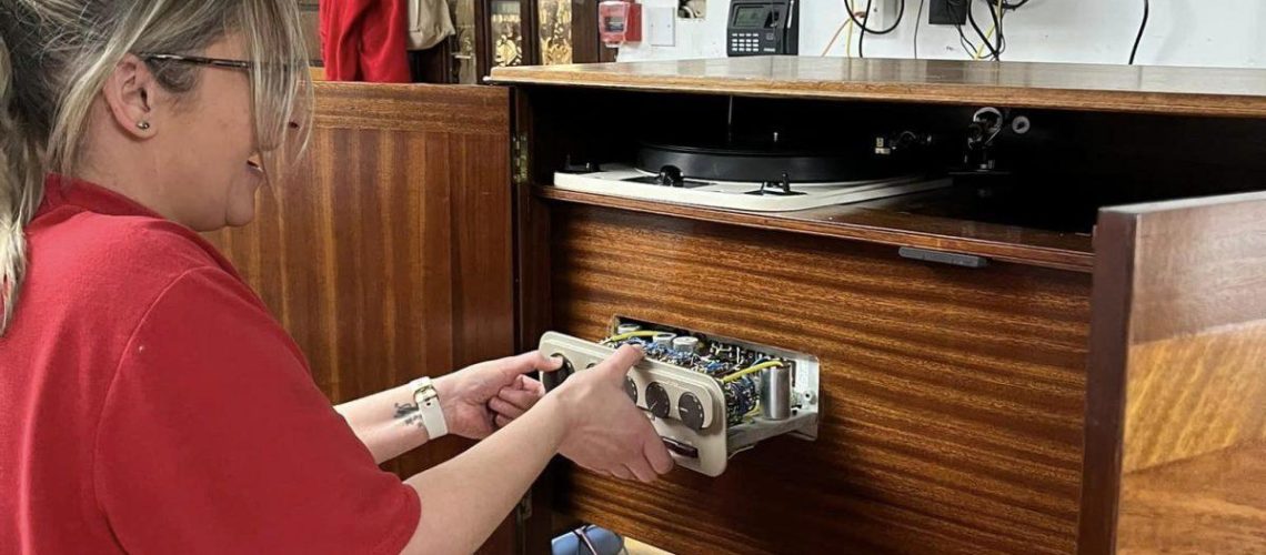 vintage electronic equipment restoration